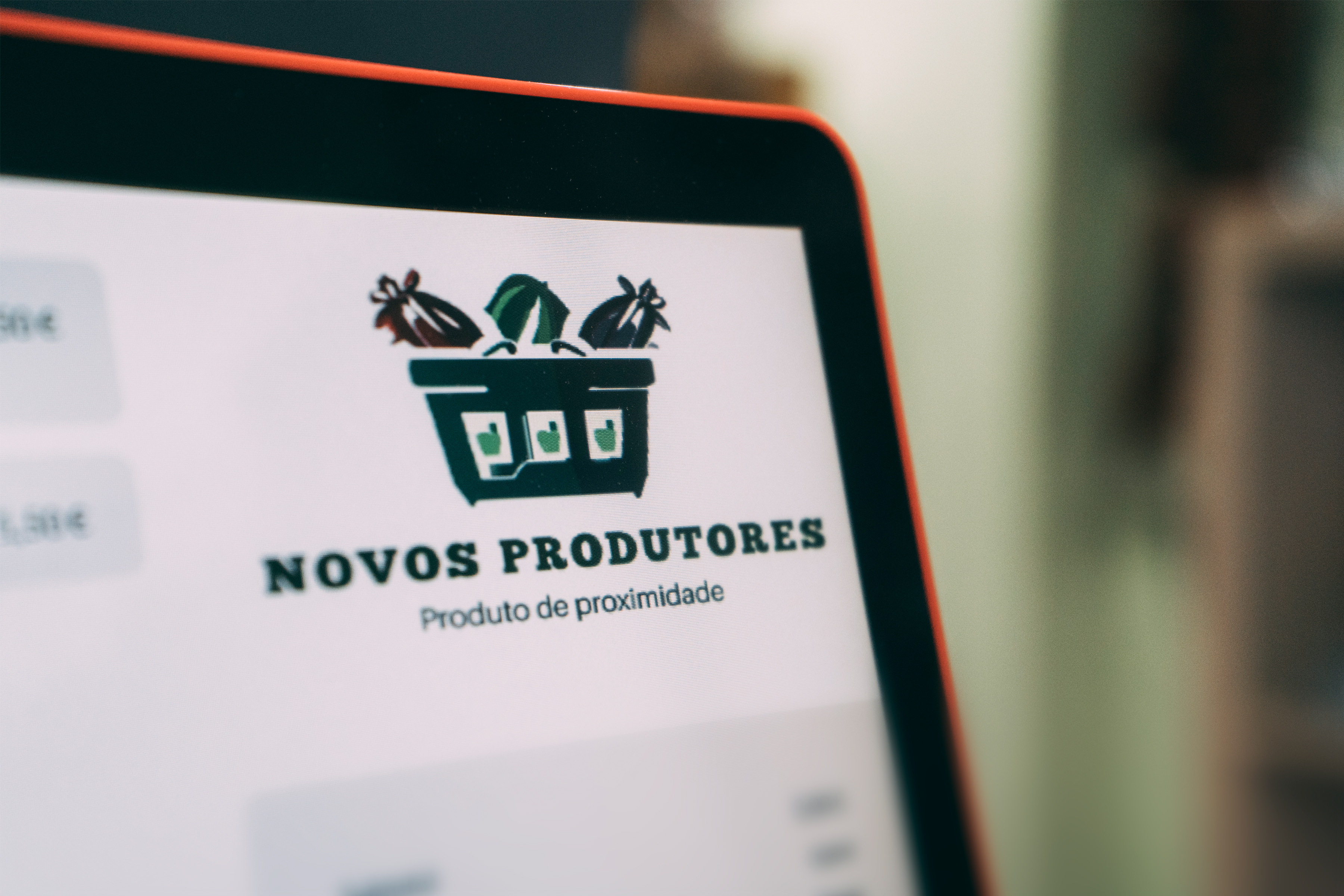 Logotipo de Novos Produtores en una pantalla